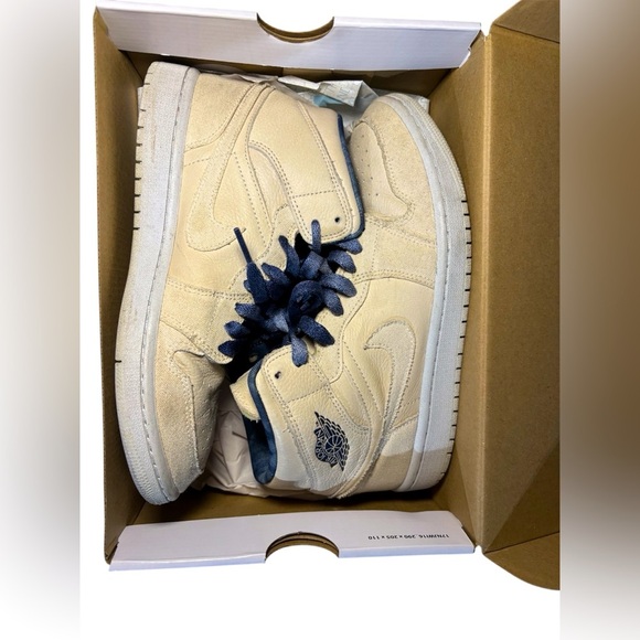 Women’s Air Jordan 1 Mid SE Sandrift/ Sail Midnight Navy Size 8. Box included - Picture 1 of 10